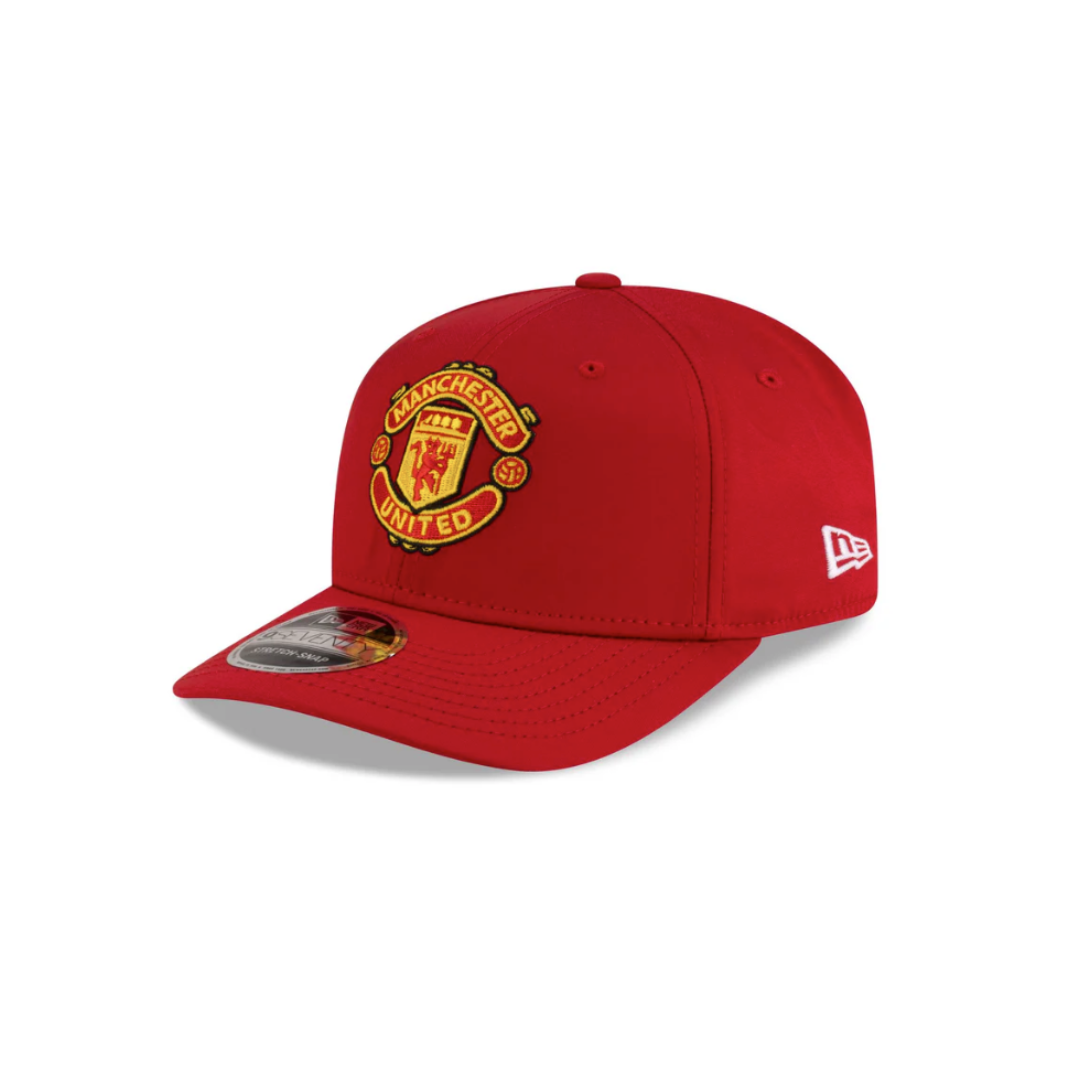 Manchester United Core Scarlet 9SEVENTY Stretch-Snap - RED