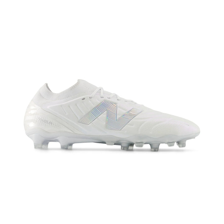 Tekela Elite Low Laced FG V5 - Infinite Light Pack