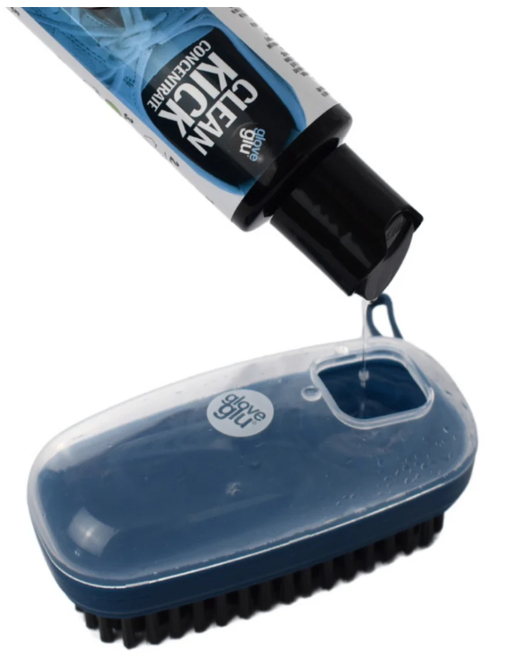 Clean Kick Pump Brush by GloveGlu