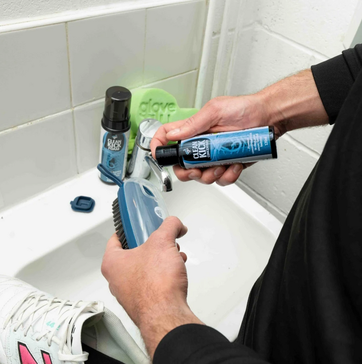 Clean Kick Pump Brush by GloveGlu